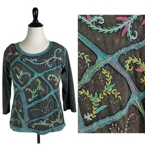 ART STUDIO PRODUCE Embroidered Knit TOP M L Floral Applique Artsy Boho Tie Dye